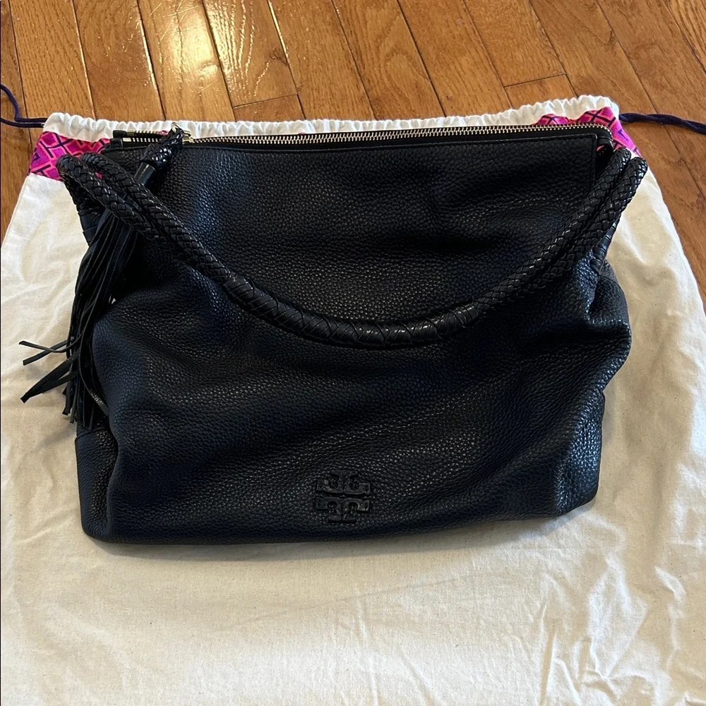 TORY BURCH TAYLOR Black Pebbled Leather Hobo Bag